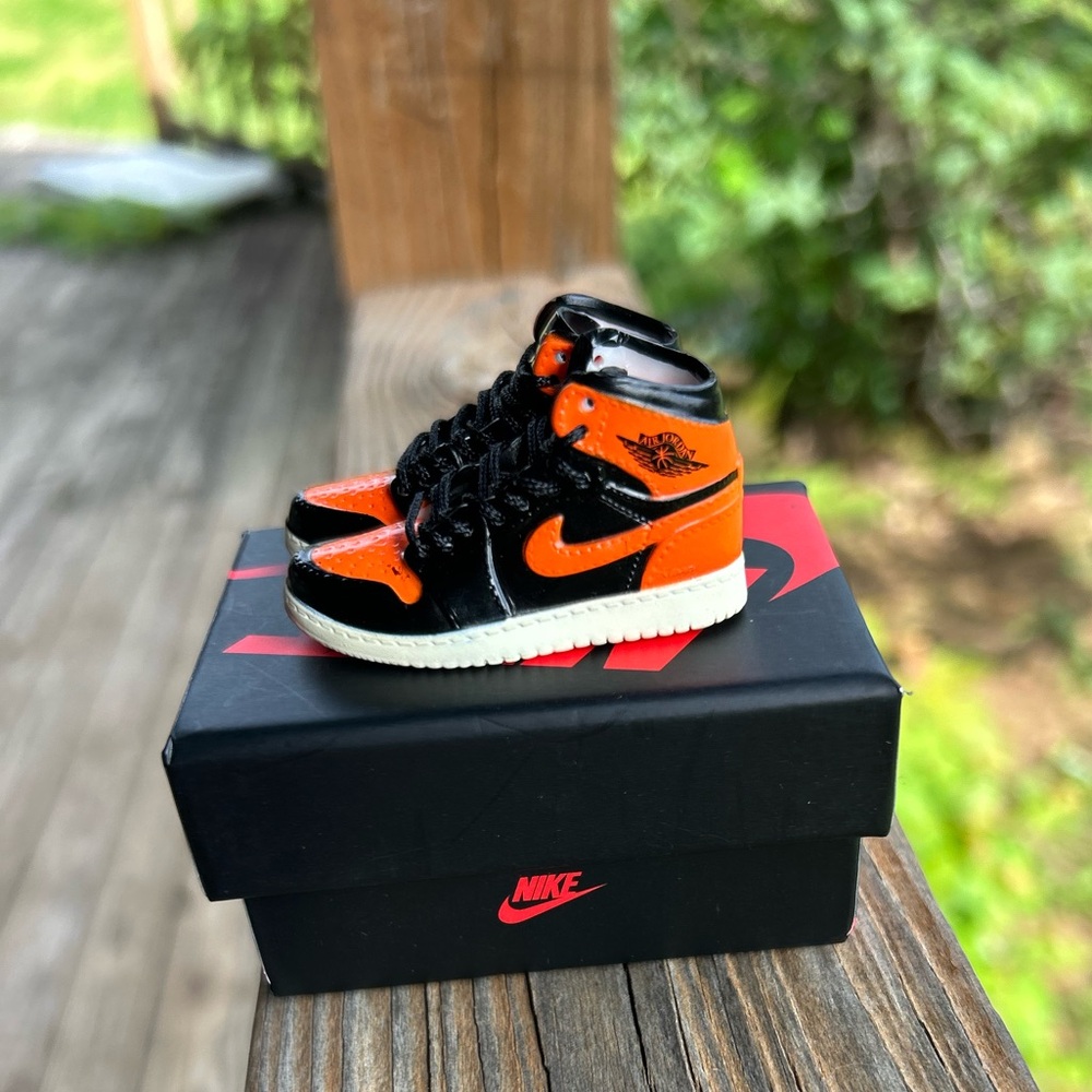 Nike Mini High-Top Sneaker - Black & Orange